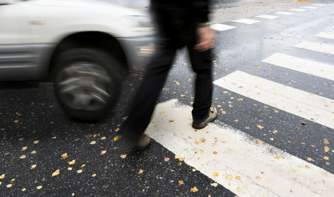 Potrącenie pieszej na wyznaczonym przejściu – poważne obrażenia i odszkodowanie
