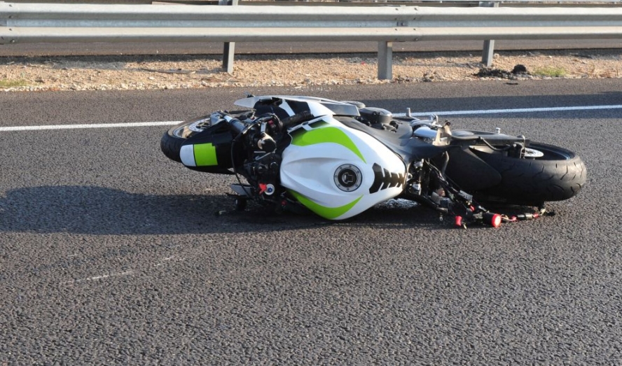 Motocyklista poszkodowany w wypadku z udziałem ciężarówki – odszkodowanie